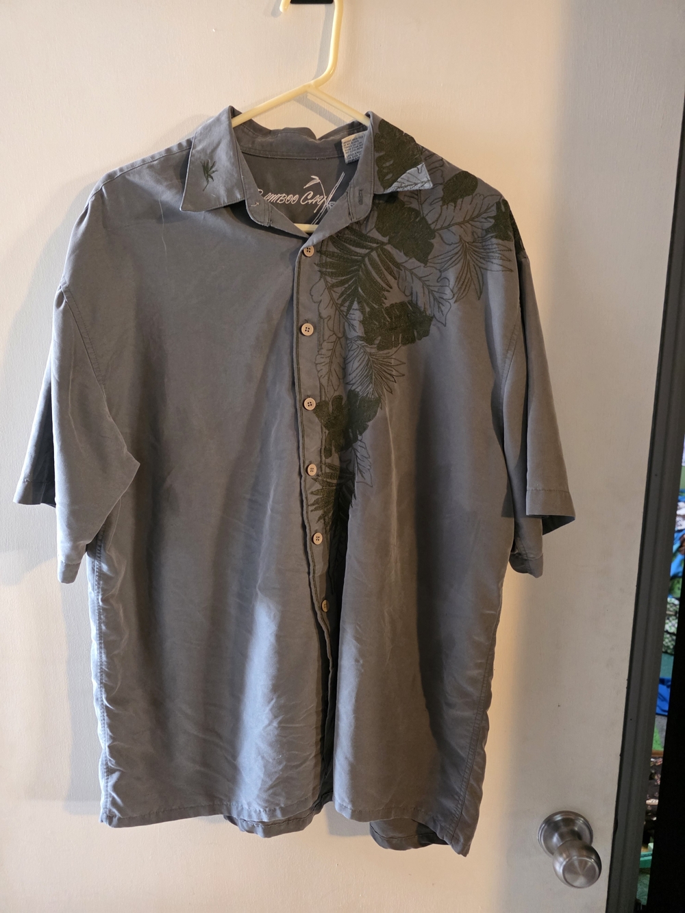BAMBOO Gray Short-Sleeve Shirt with Dark Leaf Design